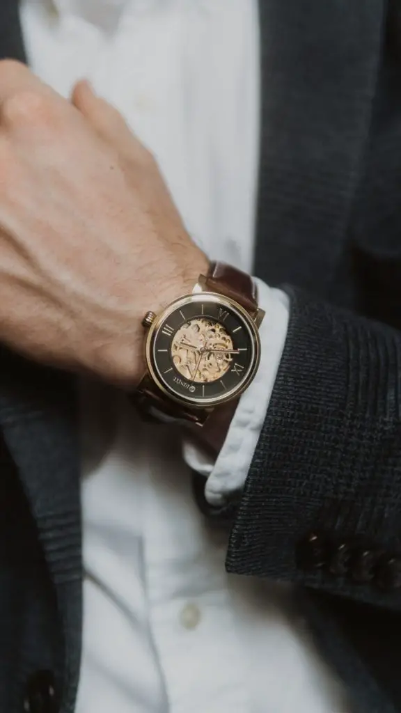 Rêver d'une montre en or: acheter une montre en or, obtenir une montre en or, une montre de poche en or, l'islam, symboliser