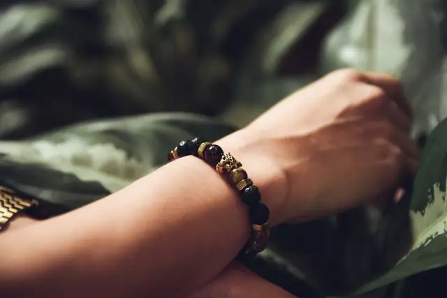 Feng Shui Armband schwarzer Obsidian: Bedeutung, echt vs. falsch, wie man trägt, Wohlstands armband